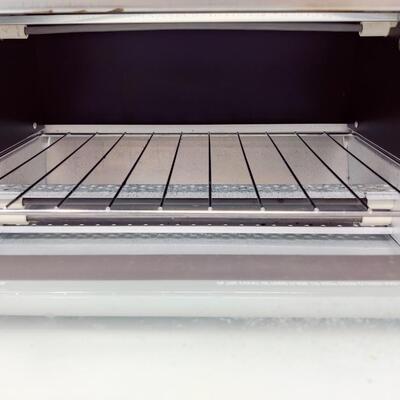 BLACK & DECKER TOASTER OVEN W/ EXTRA SHEETS/TRAYS