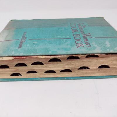 AMERICAN WOMAN COOKBOOK W/ GREEN MINI NOTEBOOK