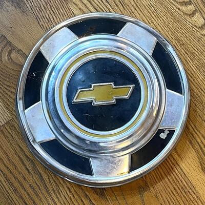 Chevy Yellow Bow Tie Hubcap