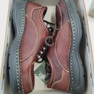 NEW EARTH SHOES DAVE MENS SIZE 9.5