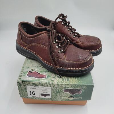 NEW EARTH SHOES DAVE MENS SIZE 9.5