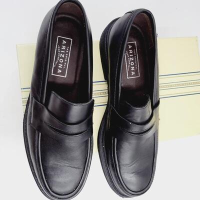 ARIZONA LIKE NEW BLACK LEATHER LOAFERS MENS SIZE 9.5