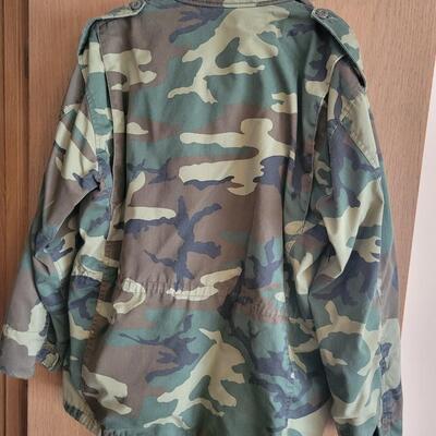 CAMOUFLAGED ARMY MENS JACKET SIZE LARGE