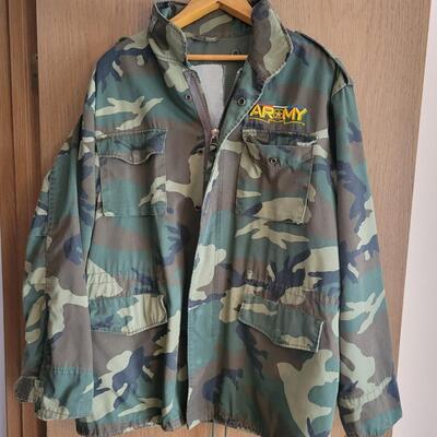 CAMOUFLAGED ARMY MENS JACKET SIZE LARGE
