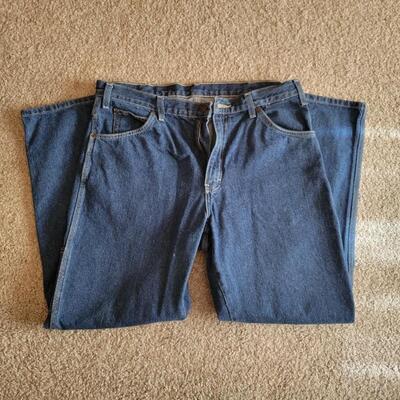 DICKEYS MENS JEANS SIZE 36 X 30
