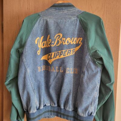 VINTAGE YALE BROWN CLIPPERS JACKET SIZE LARGE