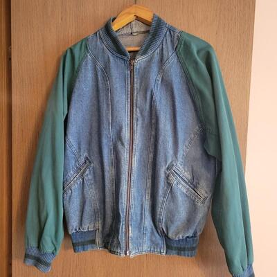 VINTAGE YALE BROWN CLIPPERS JACKET SIZE LARGE