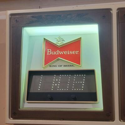 VINTAGE LARGE BUDWEISER BAR ADVERTISING LIGHT - WORKS!