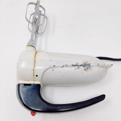 VINTAGE SUNBEAM ELECTRIC HAND MIXER