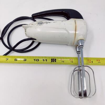VINTAGE SUNBEAM ELECTRIC HAND MIXER