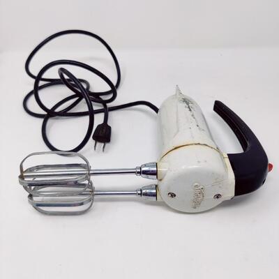 VINTAGE SUNBEAM ELECTRIC HAND MIXER