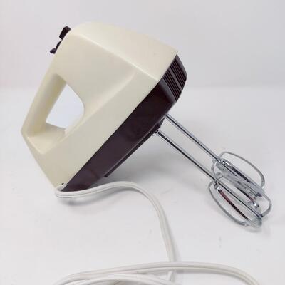 VINTAGE RIVAL ELECTRIC HAND MIXER