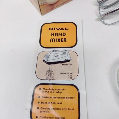 VINTAGE RIVAL ELECTRIC HAND MIXER