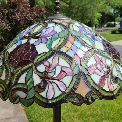 Lot 154: Tiffany Glass Style Floor Lamp