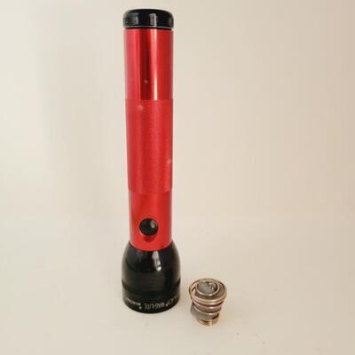 RED & BLACK MAG LITE FLASHLIGHT