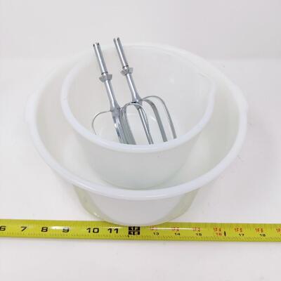 VINTAGE BOWLS AND BEATER SET FOR SUNBEAM MIXMASTER MODEL 10A
