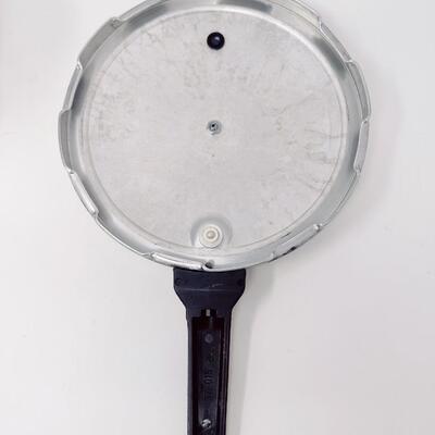 PRESTO PRESSURE COOKER