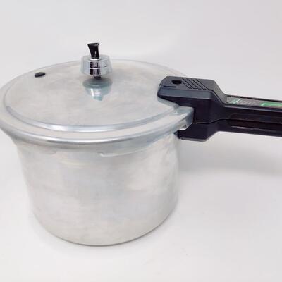 PRESTO PRESSURE COOKER