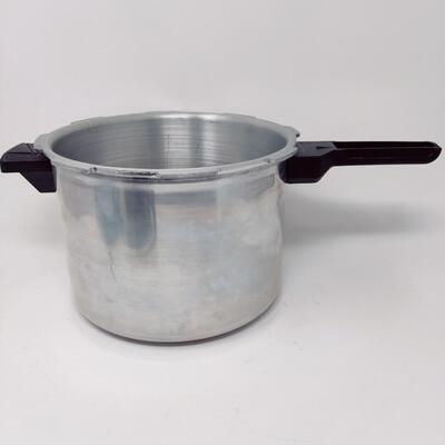 PRESTO PRESSURE COOKER