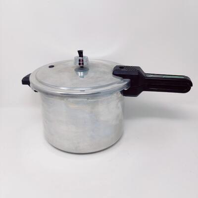 PRESTO PRESSURE COOKER