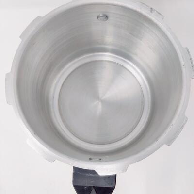 PRESTO PRESSURE COOKER