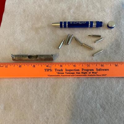 Screwdriver tool and string line level
