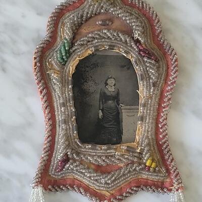 Lot 59: Antique MOHAWK IROQUOIS Indian Raised Handbeaded Picture Frame with Tin Type of Native American Woman