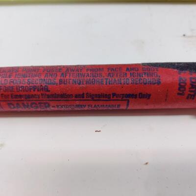 ORION 10 MINUTE RED EMERGENCY FLARE BUNDLE