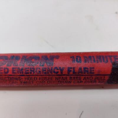 ORION 10 MINUTE RED EMERGENCY FLARE BUNDLE