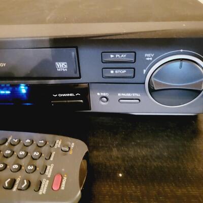 TOSHIBA WORKING VCR PLAYER w/ remote