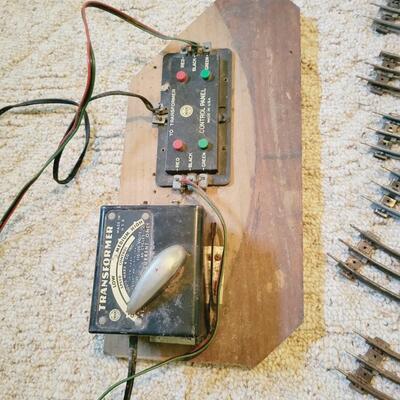 VINTAGE MARX METAL RAILROAD TRACK AND ACCESSORIES BUNDLE