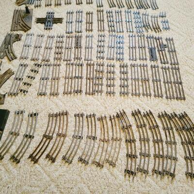 VINTAGE MARX METAL RAILROAD TRACK AND ACCESSORIES BUNDLE