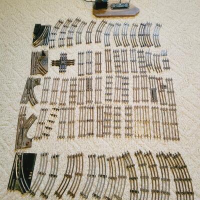 VINTAGE MARX METAL RAILROAD TRACK AND ACCESSORIES BUNDLE