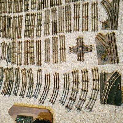VINTAGE MARX METAL RAILROAD TRACK AND ACCESSORIES BUNDLE