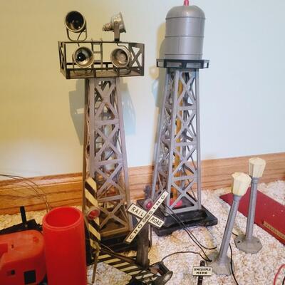 VINTAGE TRAIN BUILDINGS AND ACCESSORIES