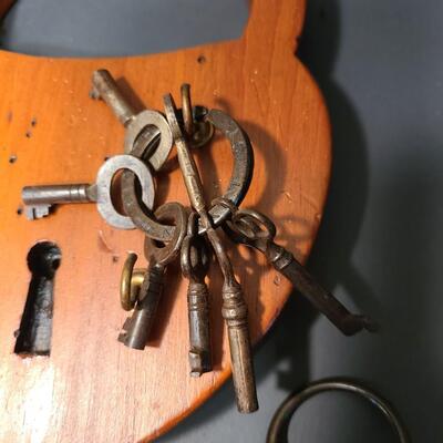 LOT 163C: Vintage Skeleton Keys and More