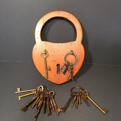 LOT 163C: Vintage Skeleton Keys and More