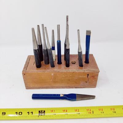 HARGRAVE AND UNBRANDED METAL PUNCH AND CHISEL LOT W/ BOX