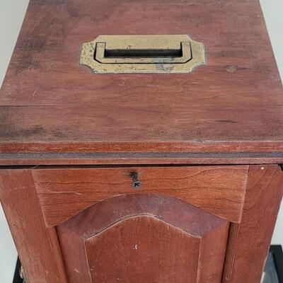 Lot 94: Vintage Cutty Sark Wood Box