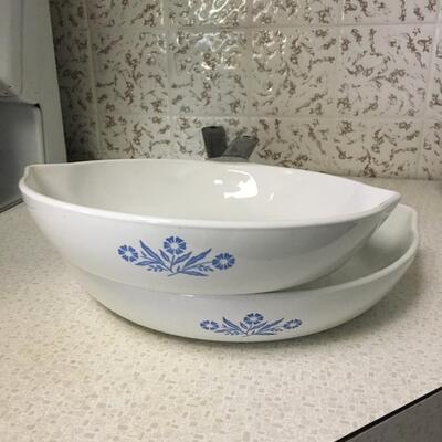 Corning ware  cornflower double spout skillet set