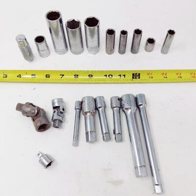 SOCKET AND RATCHET ACCESSORIES LOT #1