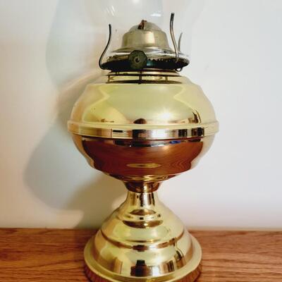 VINTAGE GOLD TONED OIL LAMP