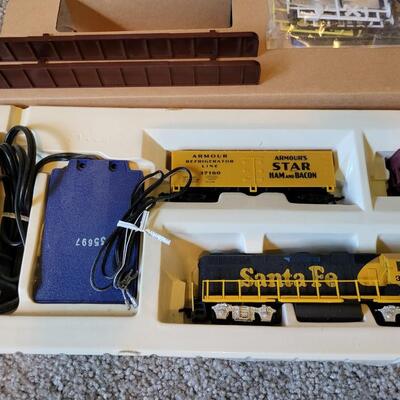 BLAZING RAILS HO ELECTRIC TRAIN SET (NO TRACKS)