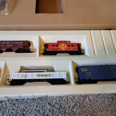 BLAZING RAILS HO ELECTRIC TRAIN SET (NO TRACKS)