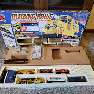 BLAZING RAILS HO ELECTRIC TRAIN SET (NO TRACKS)