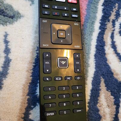 40 IN VIZEO FLAT SCREEN TV W/ REMOTE