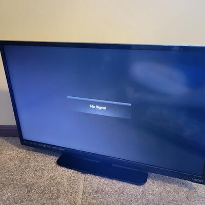 31 IN VIZIO FLAT SCREEN TV W/ WIFI