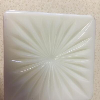 Vintage westmoreland milk glass ivy Ball pedestal vase