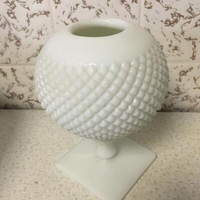 Vintage westmoreland milk glass ivy Ball pedestal vase