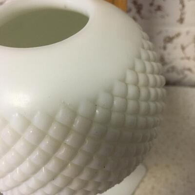 Vintage westmoreland milk glass ivy Ball pedestal vase